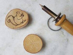 a photo of a pyrography pen and wood