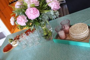 Picture of a dining table ©CreativeYoke